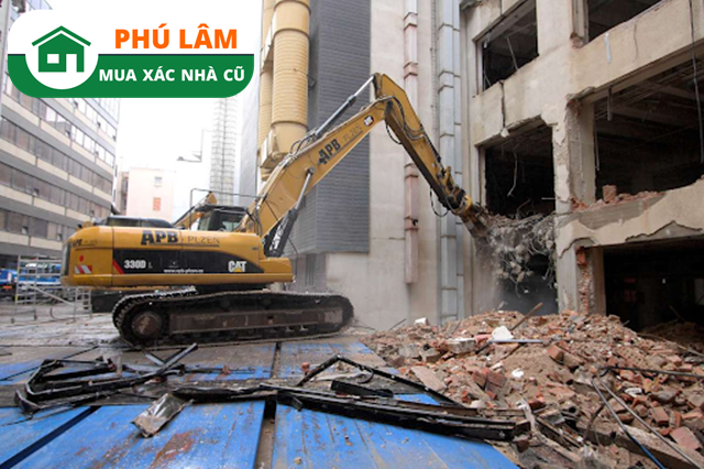 Phá dỡ nhà cũ Quận 1 Phú Lâm