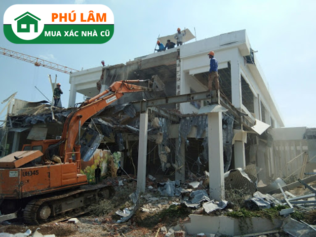 Phá dỡ nhà cũ Quận 3 Phú Lâm