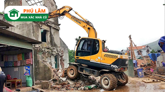 Phá dỡ nhà cũ Quận 6