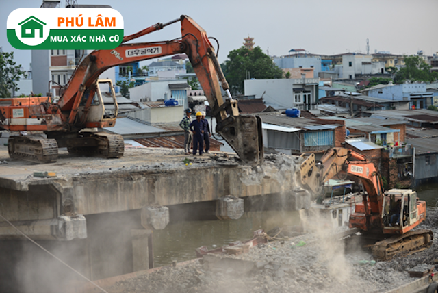 Phá dỡ nhà cũ Quận 7 Phú Lâm