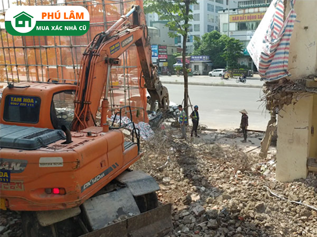Phá dỡ nhà cũ Quận 7 Phú Lâm